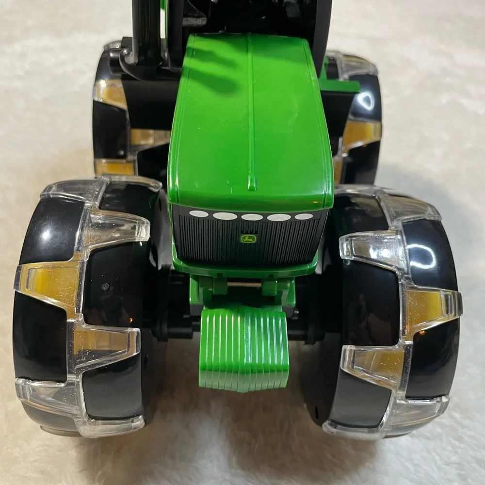 John Deere Light up Wheels Tractor Toy - Picture 2 of 8